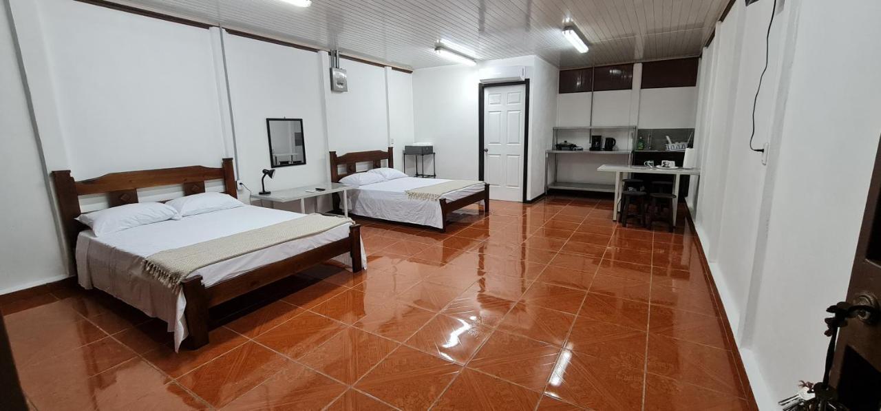 Sleep&Go! Cabina Cuadruple En Siquirres Centro - And Rafting Tour! Siqurres Da Alegria ภายนอก รูปภาพ