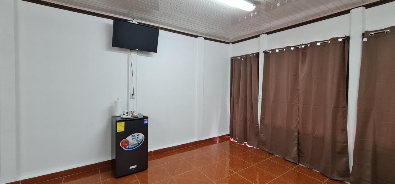 Sleep&Go! Cabina Cuadruple En Siquirres Centro - And Rafting Tour! Siqurres Da Alegria ภายนอก รูปภาพ