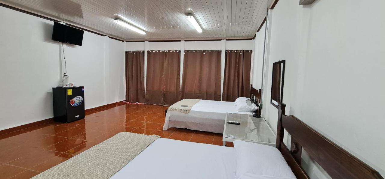 Sleep&Go! Cabina Cuadruple En Siquirres Centro - And Rafting Tour! Siqurres Da Alegria ภายนอก รูปภาพ