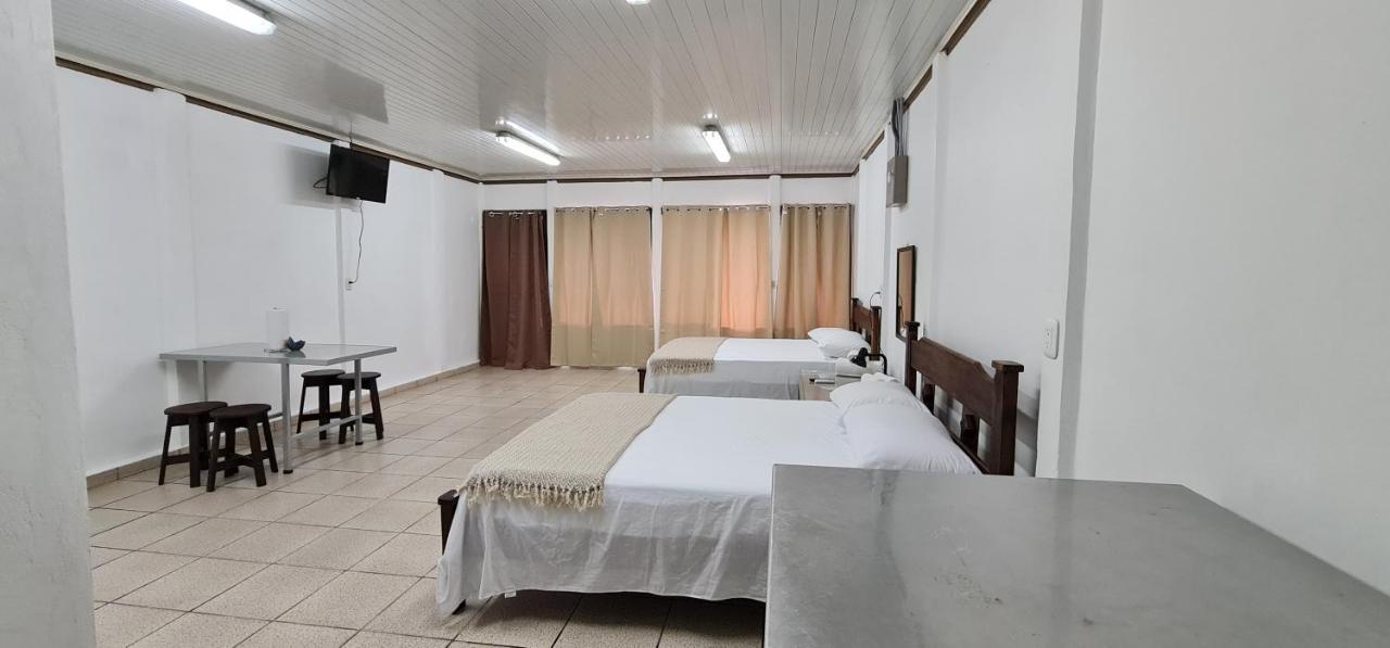 Sleep&Go! Cabina Cuadruple En Siquirres Centro - And Rafting Tour! Siqurres Da Alegria ภายนอก รูปภาพ