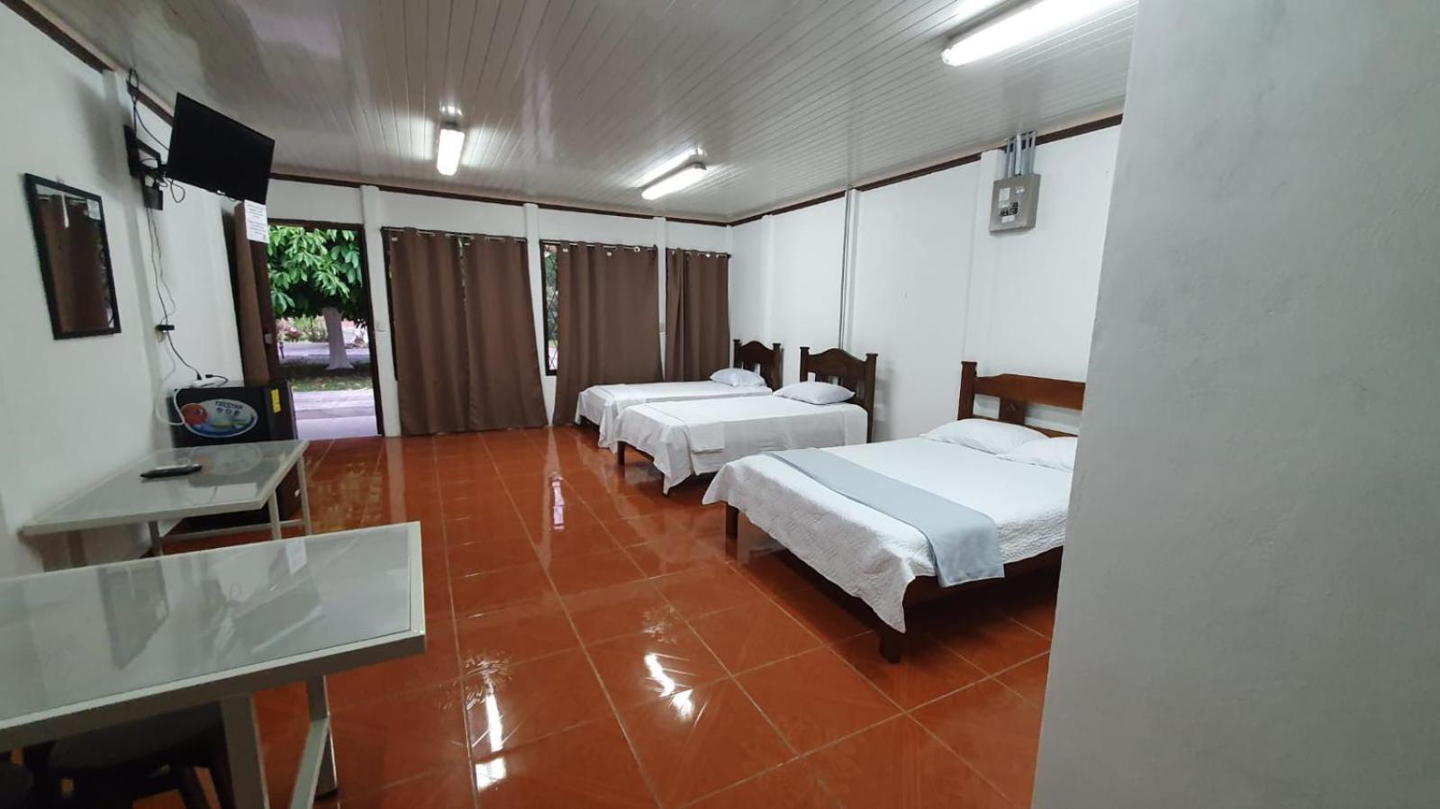 Sleep&Go! Cabina Cuadruple En Siquirres Centro - And Rafting Tour! Siqurres Da Alegria ภายนอก รูปภาพ