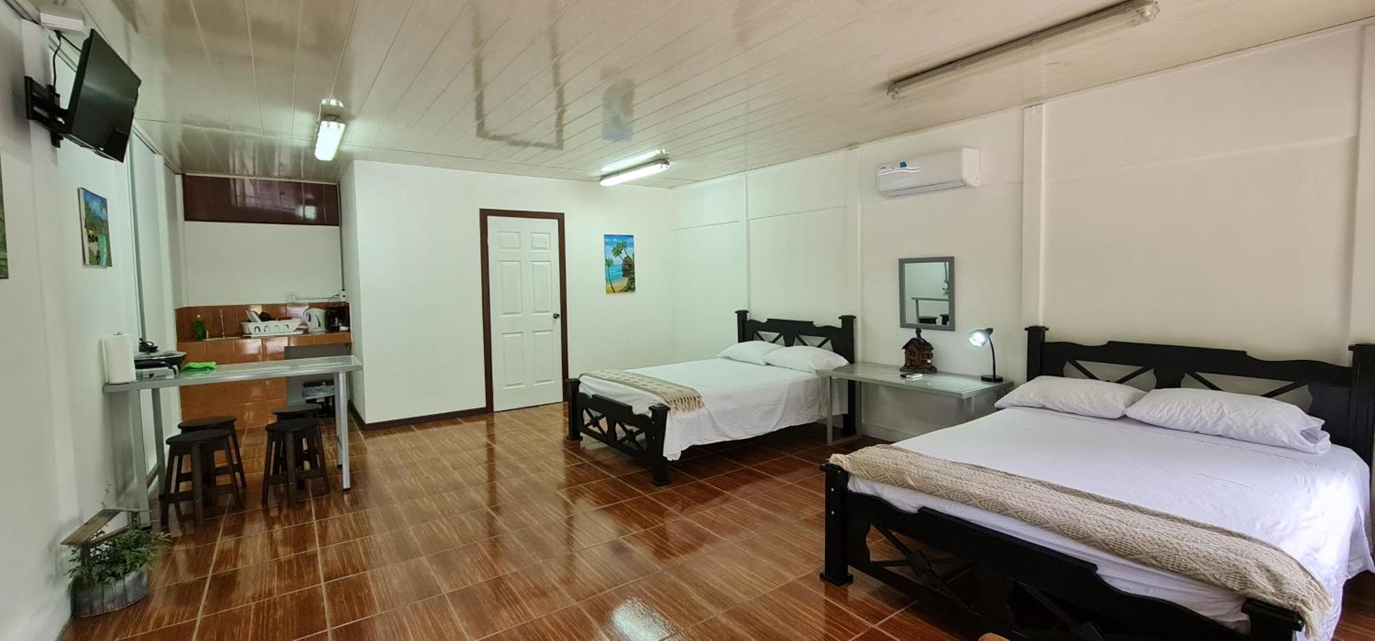 Sleep&Go! Cabina Cuadruple En Siquirres Centro - And Rafting Tour! Siqurres Da Alegria ภายนอก รูปภาพ