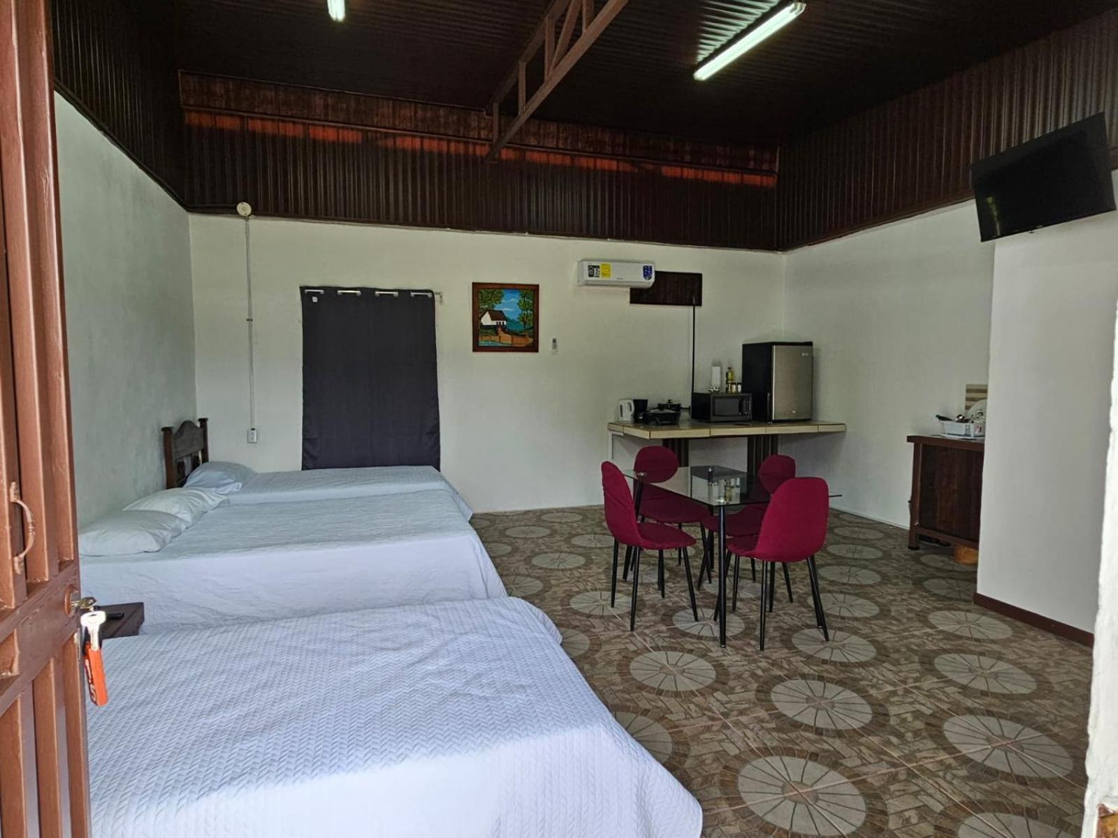 Sleep&Go! Cabina Cuadruple En Siquirres Centro - And Rafting Tour! Siqurres Da Alegria ภายนอก รูปภาพ