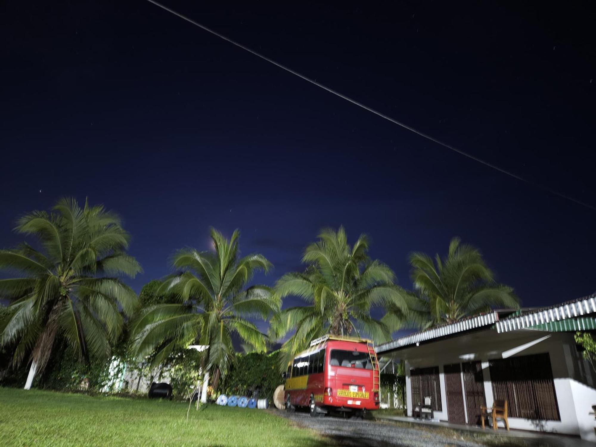 Sleep&Go! Cabina Cuadruple En Siquirres Centro - And Rafting Tour! Siqurres Da Alegria ภายนอก รูปภาพ